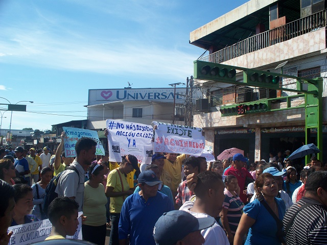 Trabajadores protestan para solicitar que sea enviado el crédito adicional aprobado para pago de aguinaldos