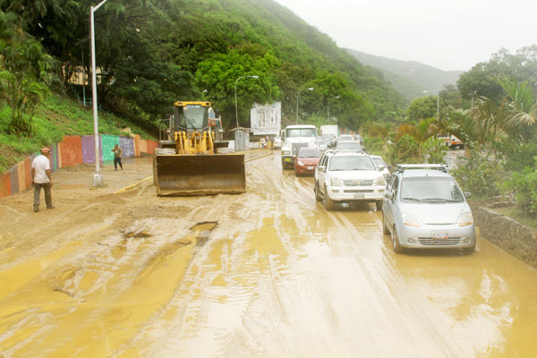 Lluvias hacen estragos en Vargas