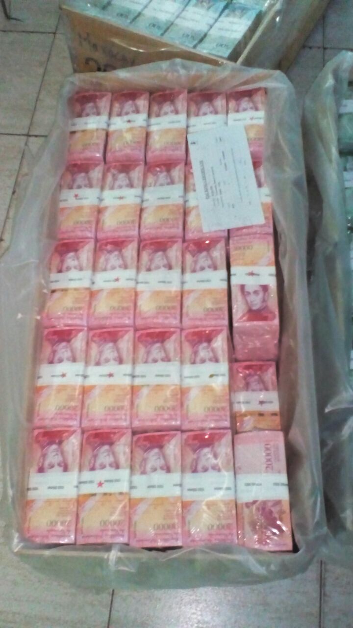 ¿Serán estas las primeras FOTOS en Venezuela de los billetes de 5 mil y 20 mil?