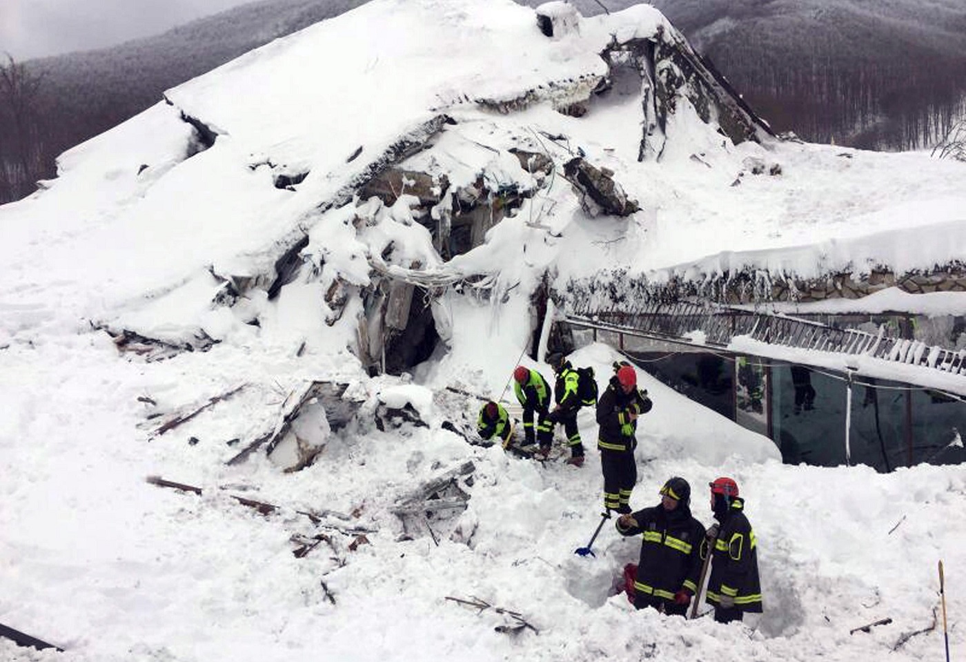 Finaliza búsqueda en el hotel de Italia tras recuperar 29 cadáveres