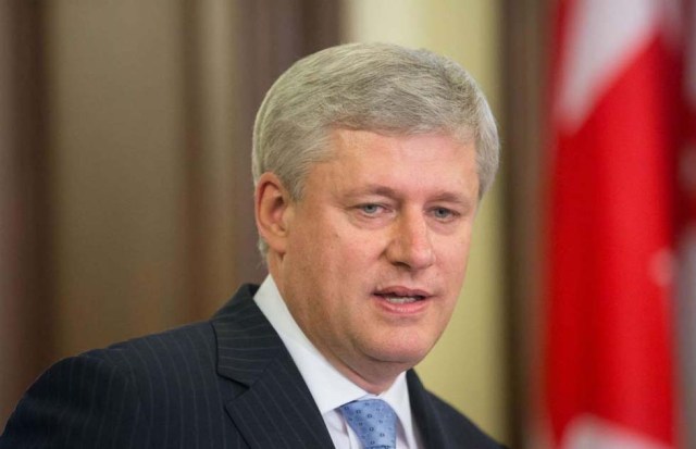 Ex primer ministro de Canadá, Stephen Harper: asistente de correo Antes de tomar posesión como primer ministro, Stephen Harper no siempre estuvo a cargo de las situaciones. Después de abandonar la universidad, Harper tuvo un empleo en Imperial Oil en donde se encargaba de la caja, entregar el correo... en conclusión era el 'chico de oficina'.