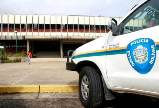 Detienen a funcionaria de la PEB por desaparición forzosa de un adolescente