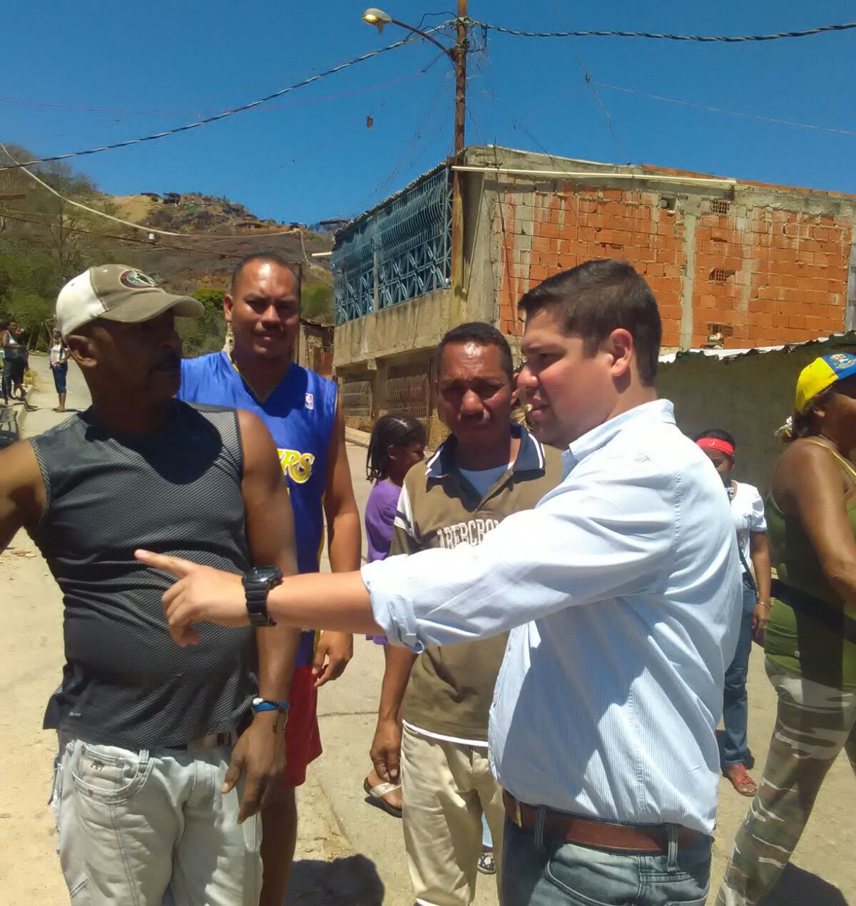 “Jorge Rodríguez pretende ocultar el caos de Caracas disfrazándolo con un carnaval colorido”