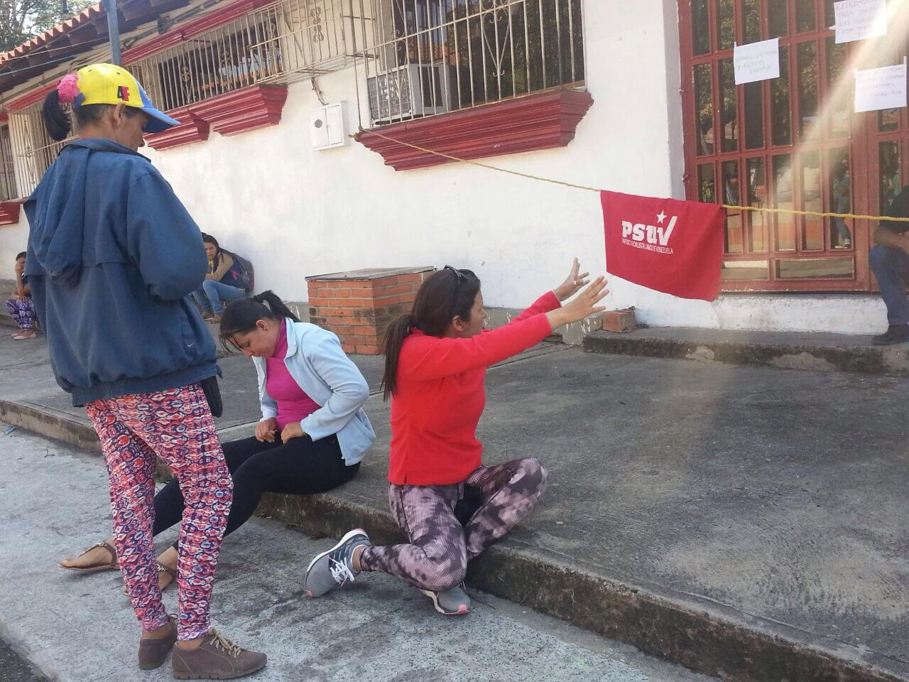 Empleados toman Alcaldía de Candelaria (Fotos)