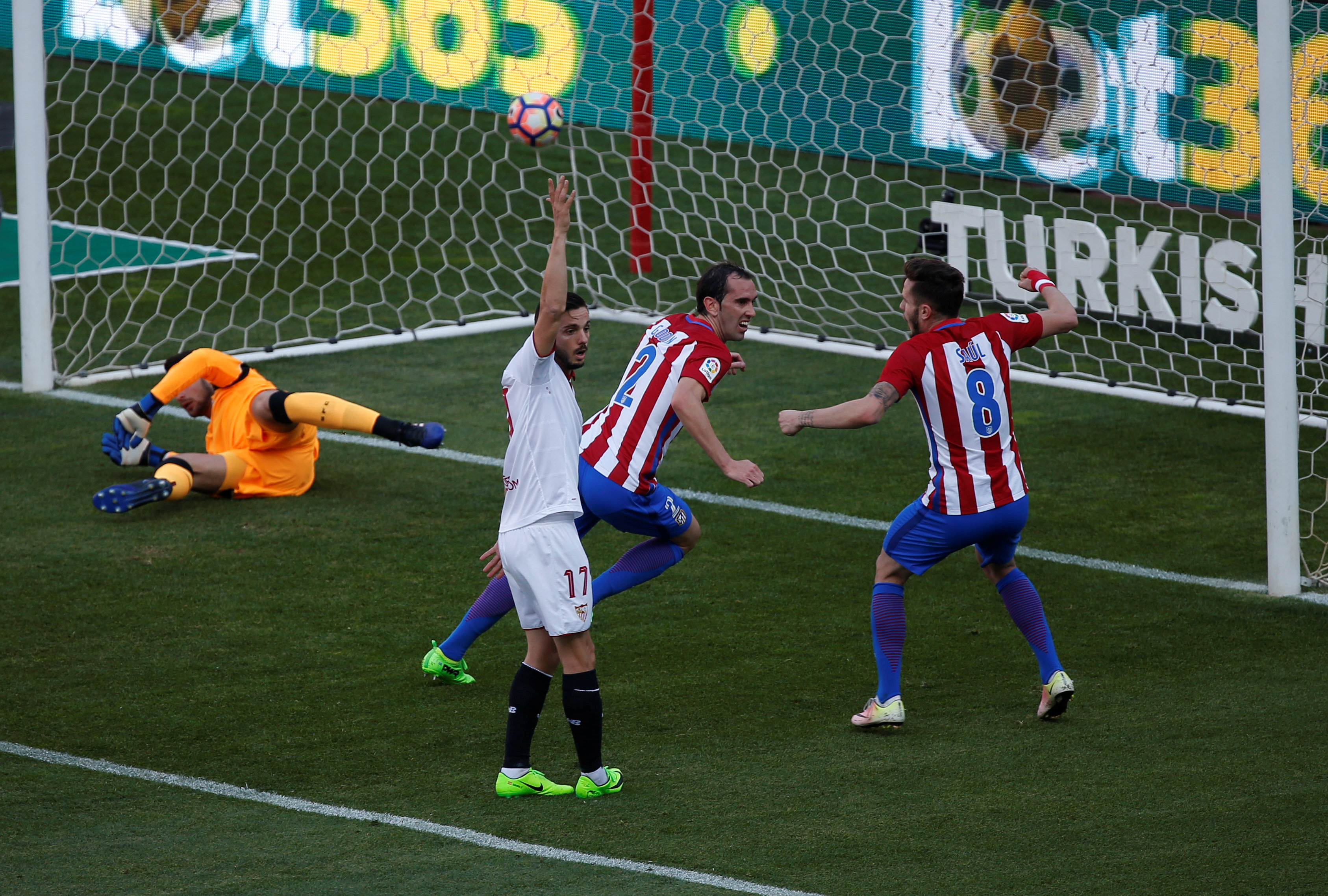 Atlético de Madrid somete al Sevilla