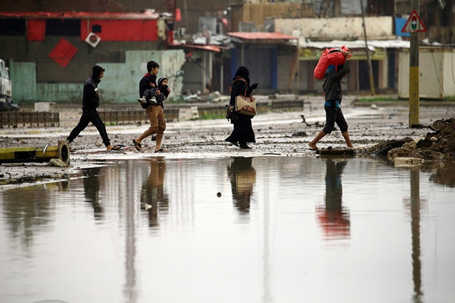 Los habitantes huyen de Mosul