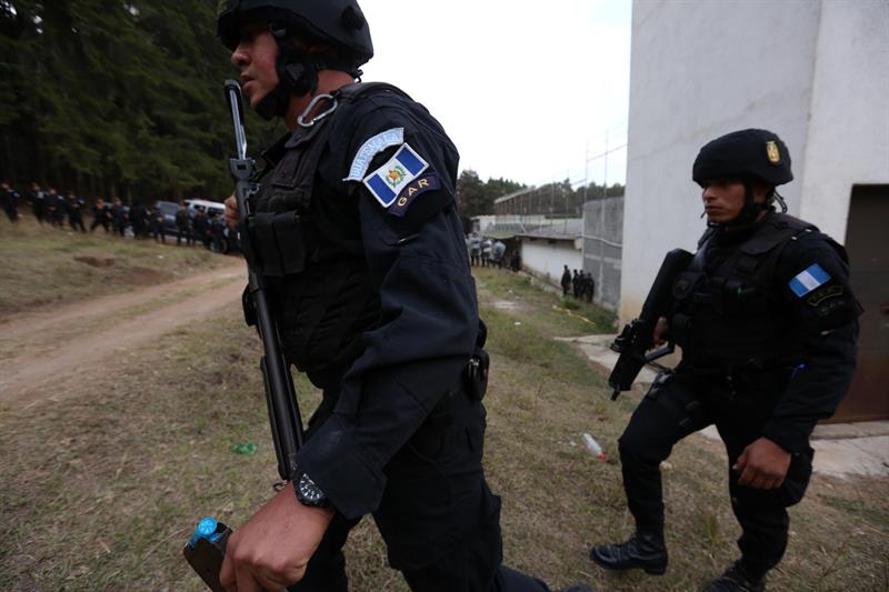 Rescatan a los rehenes que se encontraban en manos de “pandilleros amotinados” en correccional de Guatemala