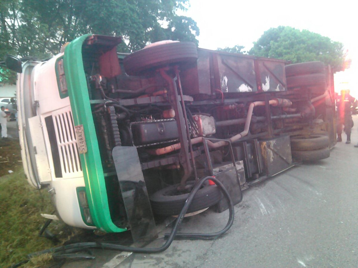 Al menos tres lesionados por siniestro de transporte público en la Autopista Regional del Centro