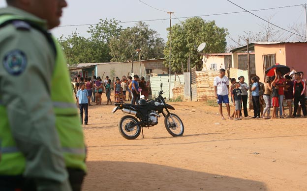 Maracaibo Venezuela 23/04/2015 Sucesos Enfrentamiento entre delincuentes y una comision de polisur dejo como resultado dos abatidos en la calle 199 barrio Union por el progreso frente a El Soler detras del ambulatorio que esta de construccion