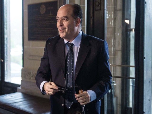 Julio Borges, President of Venezuela's National Assembly, arrives at OAS headquarters to meet with Secretary General Luis Almagro in Washington, DC, on April 6, 2017. / AFP PHOTO / NICHOLAS KAMM