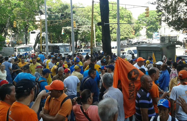 Así se concentran para la marcha de este #6Abr en El Paraíso (Fotos y video)