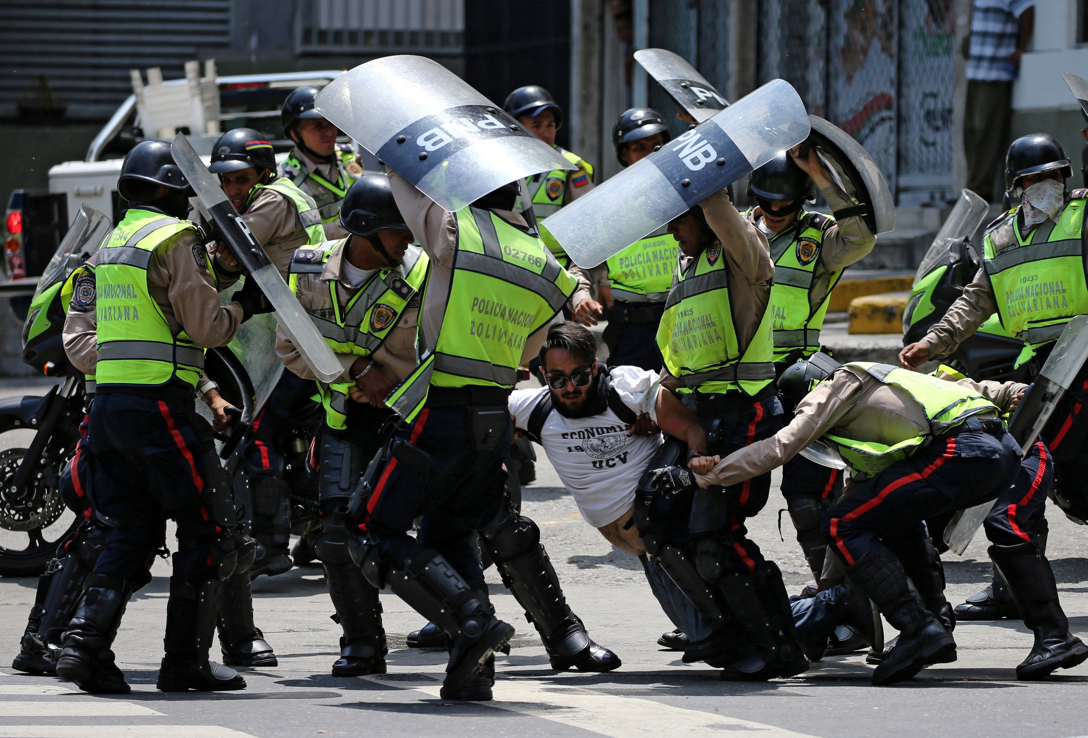 Embajada de Venezuela en España califica de “impecable” actuación de cuerpos policiales