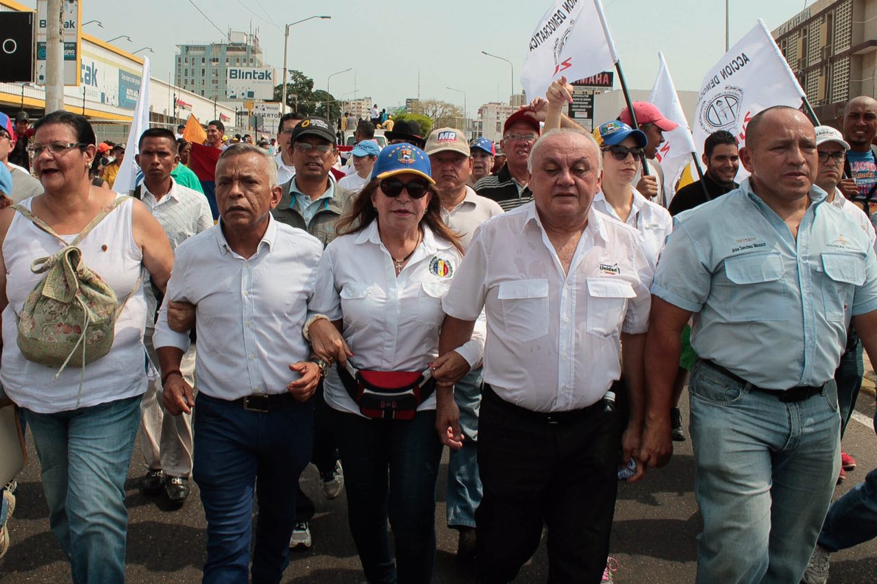 La unidad del Zulia marchó y entregó petitorio a la Defensoría del Pueblo