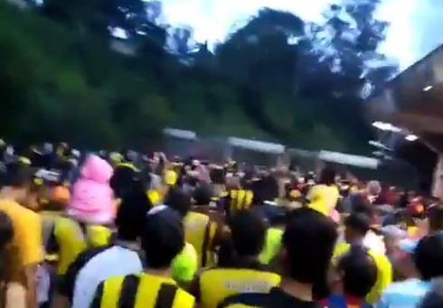 Por esto la “gloriosa” GNB atacó a hinchas en Pueblo Nuevo (video+ ¡este gobierno va a caer!)