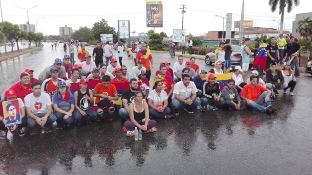 Plantón Maracaibo con lluvia