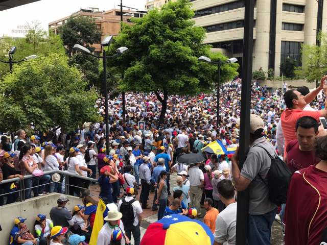 Concentración en Altamira este #1May / Foto @degrafito