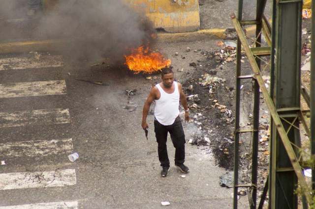 Grupo de paramilitares en El Llanito este #2 May / Foto Cortesía