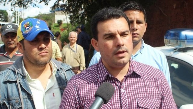 El alcalde del municipio Cárdenas, en el estadio Táchira, Ricardo Hernández. Foto: GV