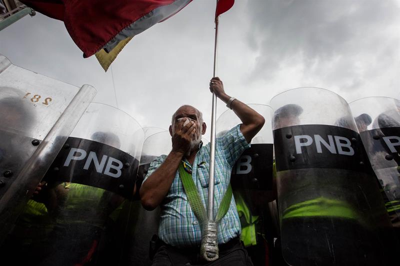 Las imágenes más inspiradoras que nos dejaron nuestros “viejos” en la #MarchadelosAbuelos (Fotos)