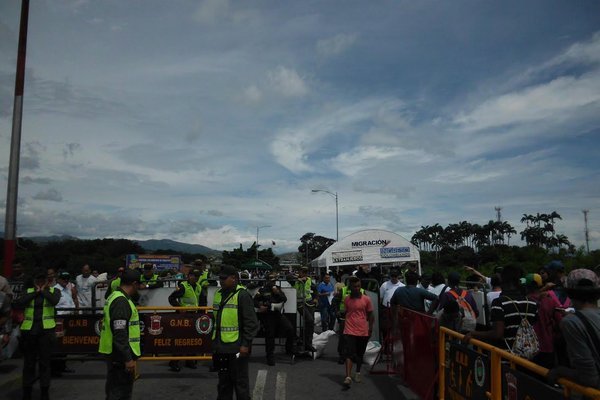 Venezolanos sin Tarjeta Fronteriza son devueltos en puente internacional Simón Bolívar