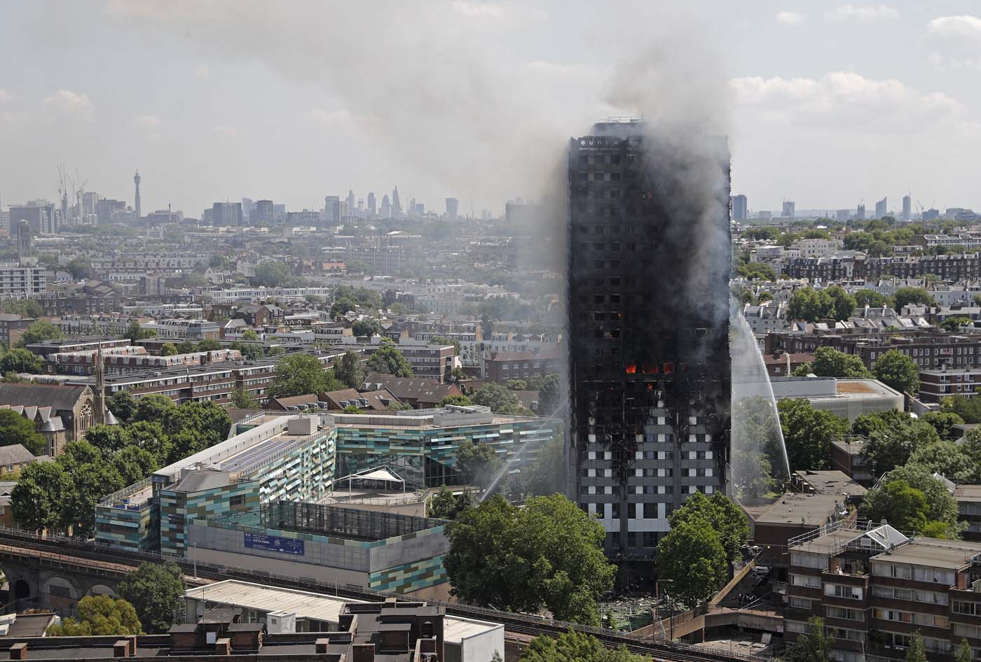 La Torre Grenfell, un totem siniestro en el corazón del Londres rico (fotos)