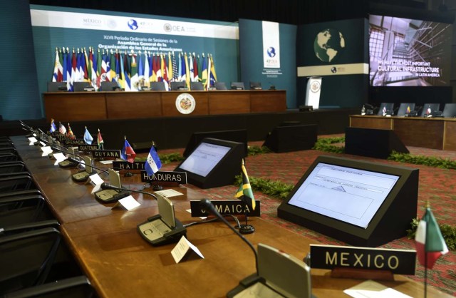 Picture of the main room where the 47th General Assembly of the Organization of American States (OAS) will take place in the Mexican resort city of Cancun, taken on June 18, 2017 - a day before the opening. Foreign ministers from the OAS discuss taking action on the crisis in Venezuela -- a meeting that has infuriated President Nicolas Maduro's government -- ahead of the regional group's general assembly, which runs from Monday through Wednesday. / AFP PHOTO / Pedro PARDO