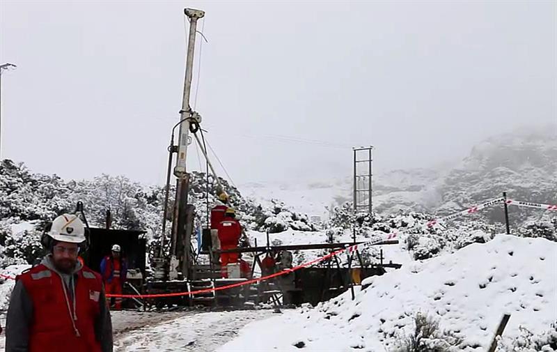 Bachelet envía nuevo mensaje de apoyo a mineros atrapados en el sur de Chile