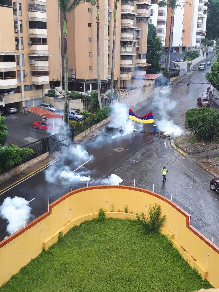 PNB reprime a manifestantes durante trancazo en Santa Mónica (fotos+video)