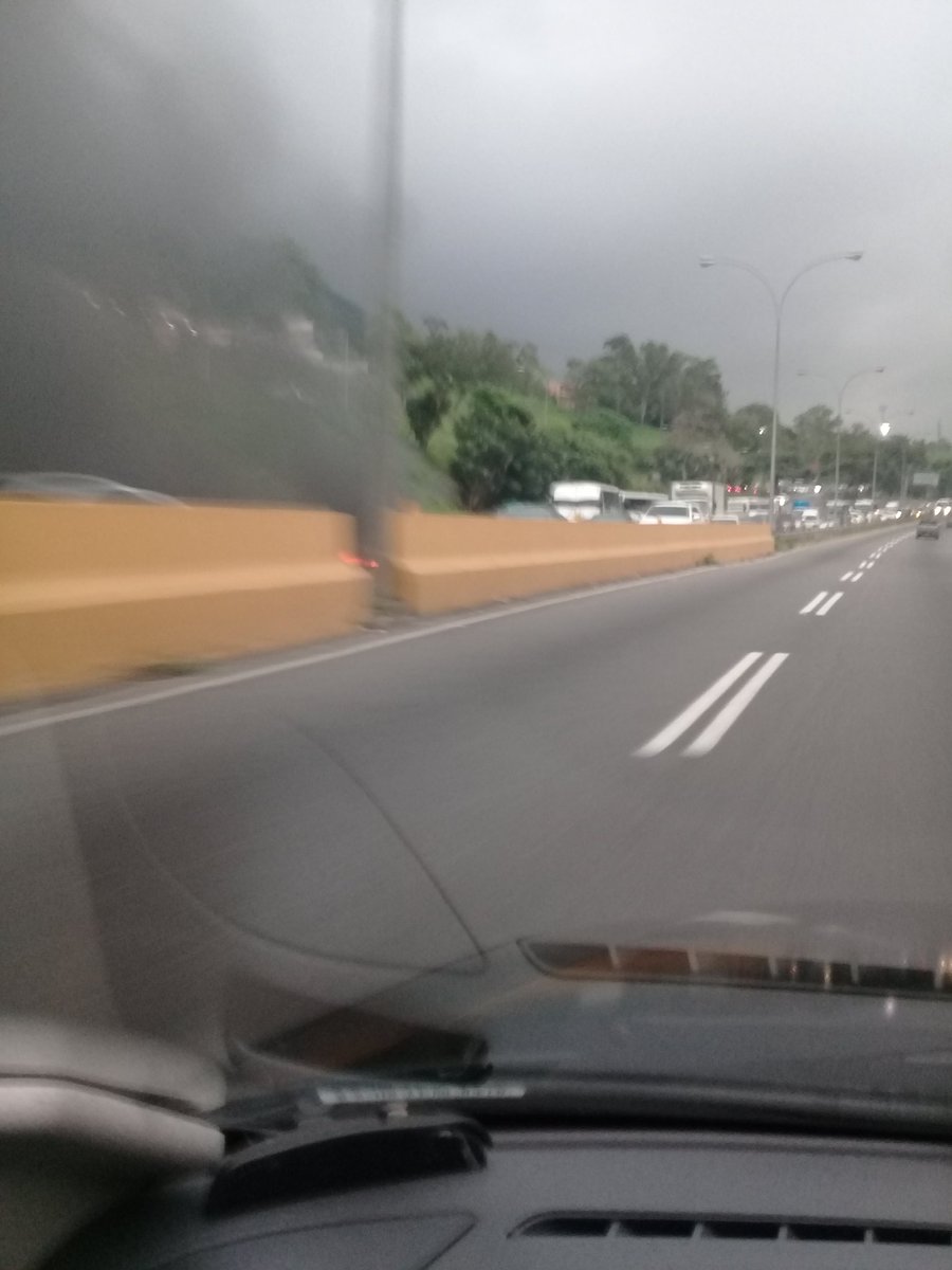 Manifestantes protestan en el distribuidor Metropolitano 07:05 pm