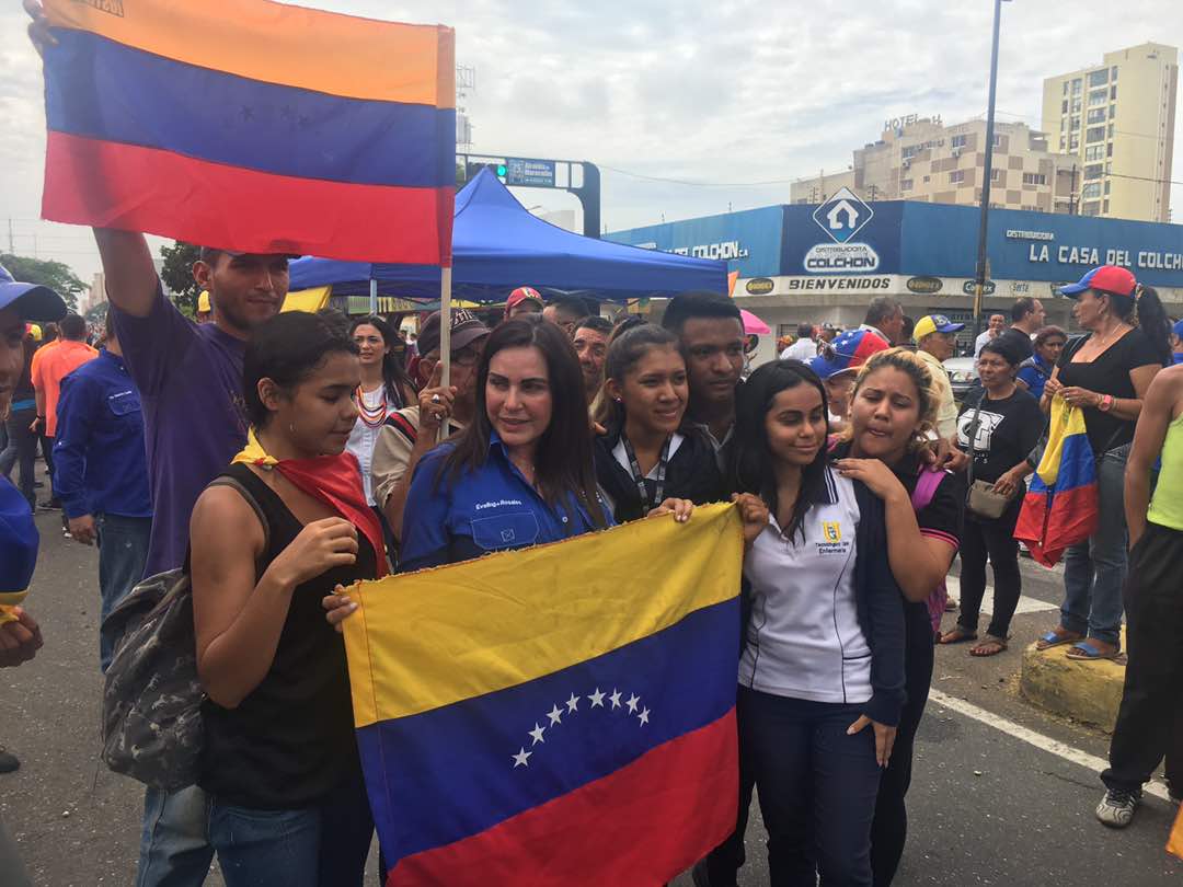 Eveling de Rosales acompañó a la sociedad civil durante el Plantón Nacional