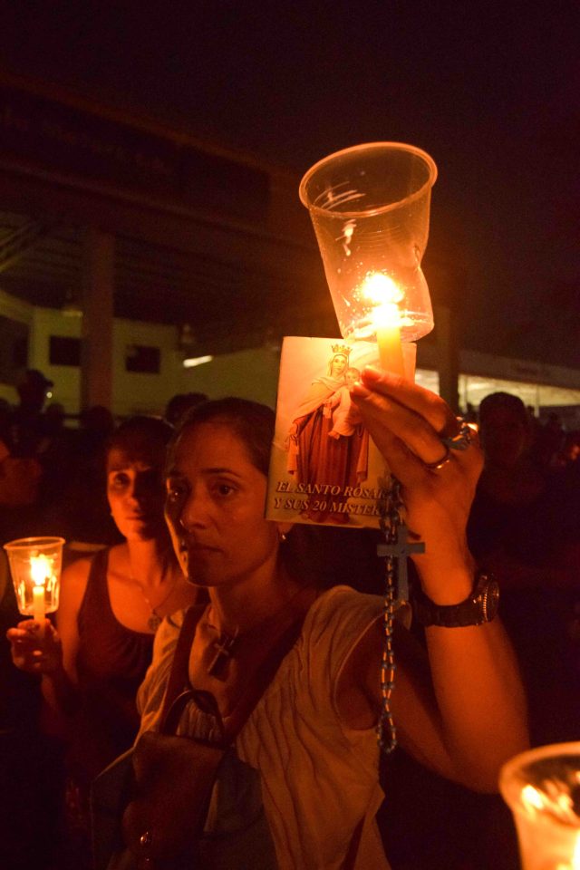 Zulianos realizaron marcha nocturna por los caídos