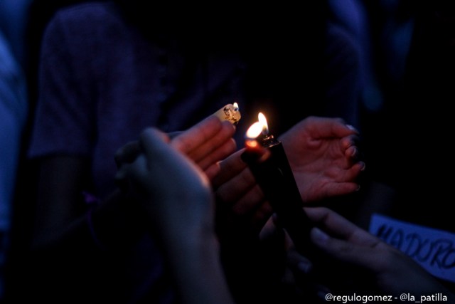 Oposición se concentró en Parque Cristal para homenajear a los caídos. Foto: Régulo Gómez / LaPatilla.com