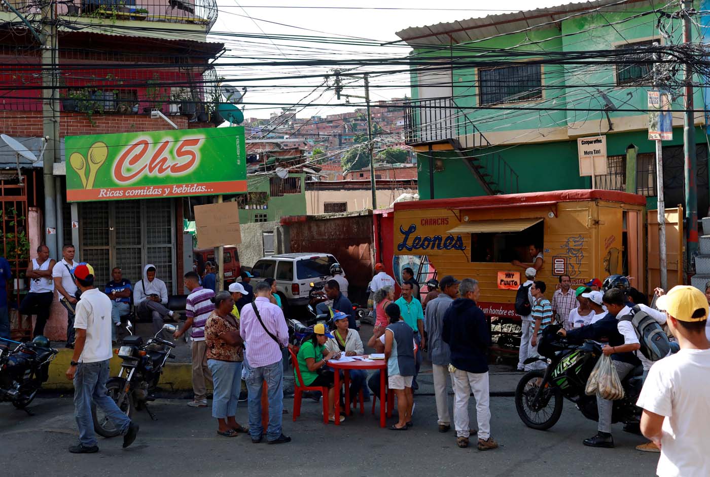 10 am: Centros de votación de la consulta popular operan al 100% en todo el país #16Jul (fotos)