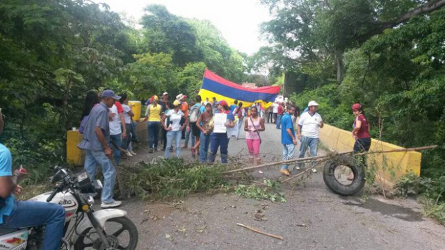 Trancazo en San Sebastián de Los Reyes / Foto: Laudelyn Sequera