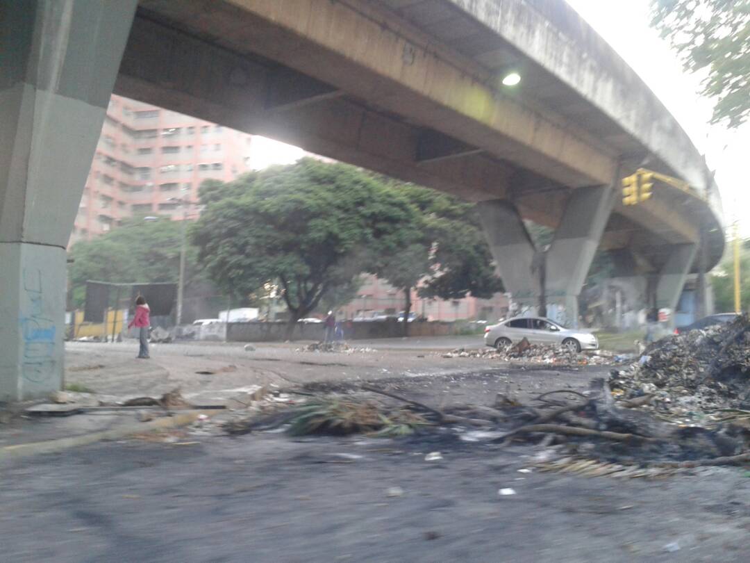 Así amanece Caricuao luego del paro cívico #21Jul (Foto)