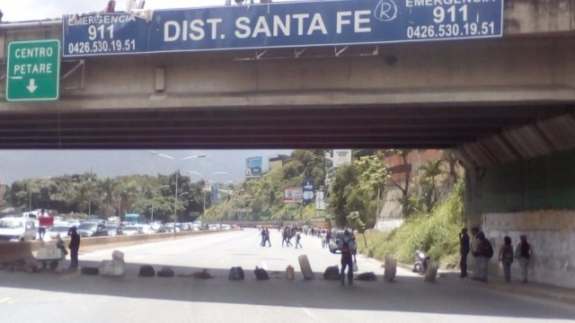 Trancazo en el Distribuidor Santa Fe. Foto: cortesía El Nacional