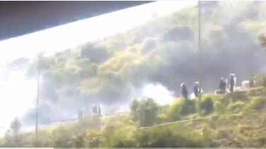 GNB reprime a manifestantes en la entrada de la Unimet en el Distribuidor Metropolitano