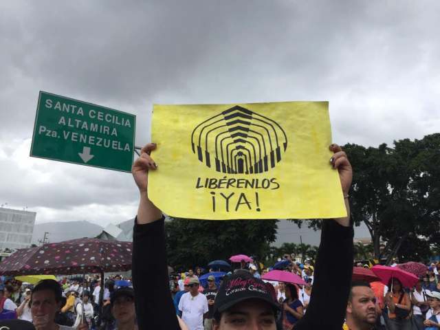 Los estudiantes pidieron la liberación de sus compañeros (Foto: Régulo Gómez / LaPatilla)