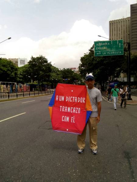 El señor del papagayo dijo presente en el trancazo de Los Palos Grandes (Foto: LaPatilla)