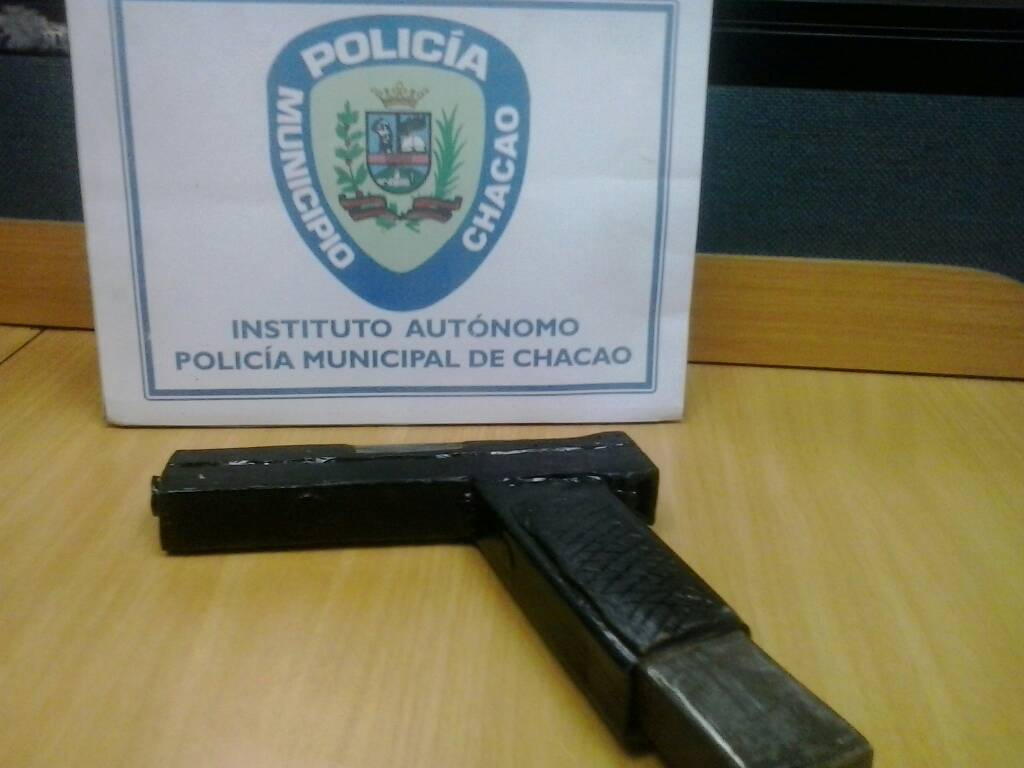 Polichacao detuvo a cuatro antisociales por andar robando un bolso, teléfonos y un anillo