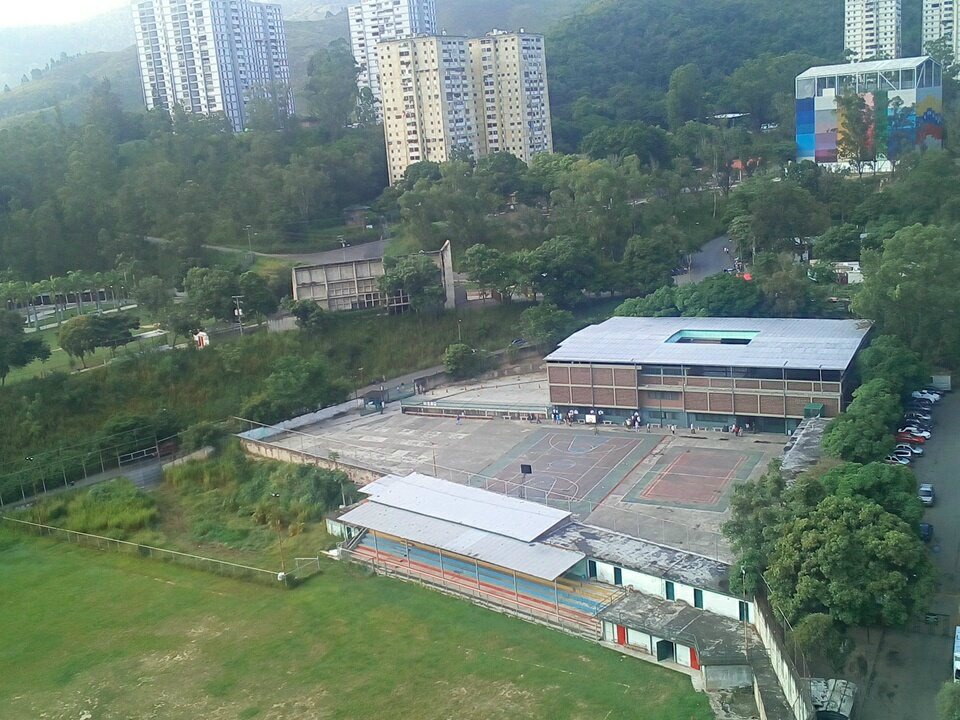 8:40 am: Casi nadie en centros de votación de Caricuao #30Jul