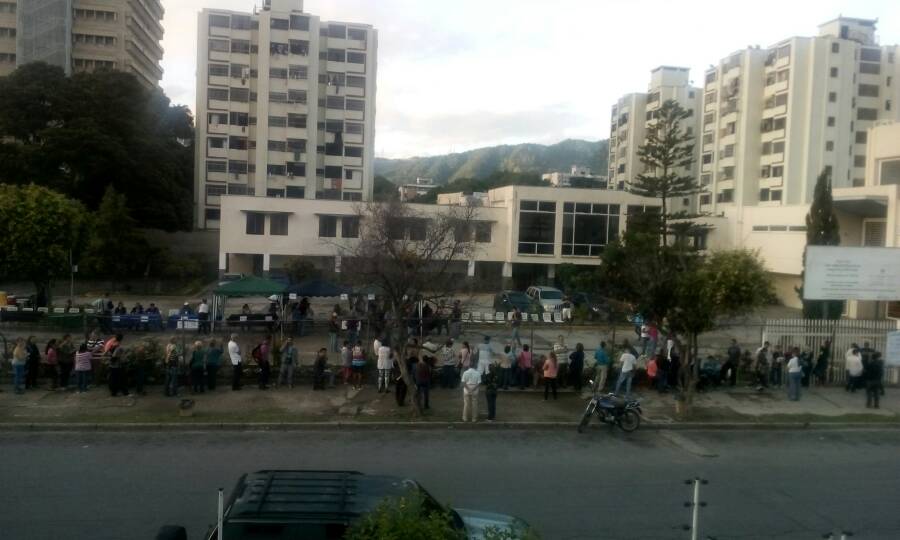 Así está la cola en el punto soberano de Montalbán 7:00 am #16Jul