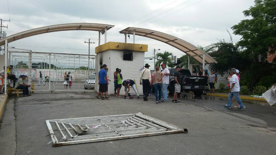 Heridos y destrozos: Lo que dejó la salvaje represión en la urbanización Madre María en Maracay (fotos)