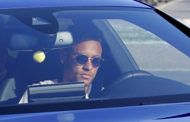 Foto de archivo. Neymar se dirige a entrenamiento con el Barcelona  02 agosto 2017 REUTERS/Stringer