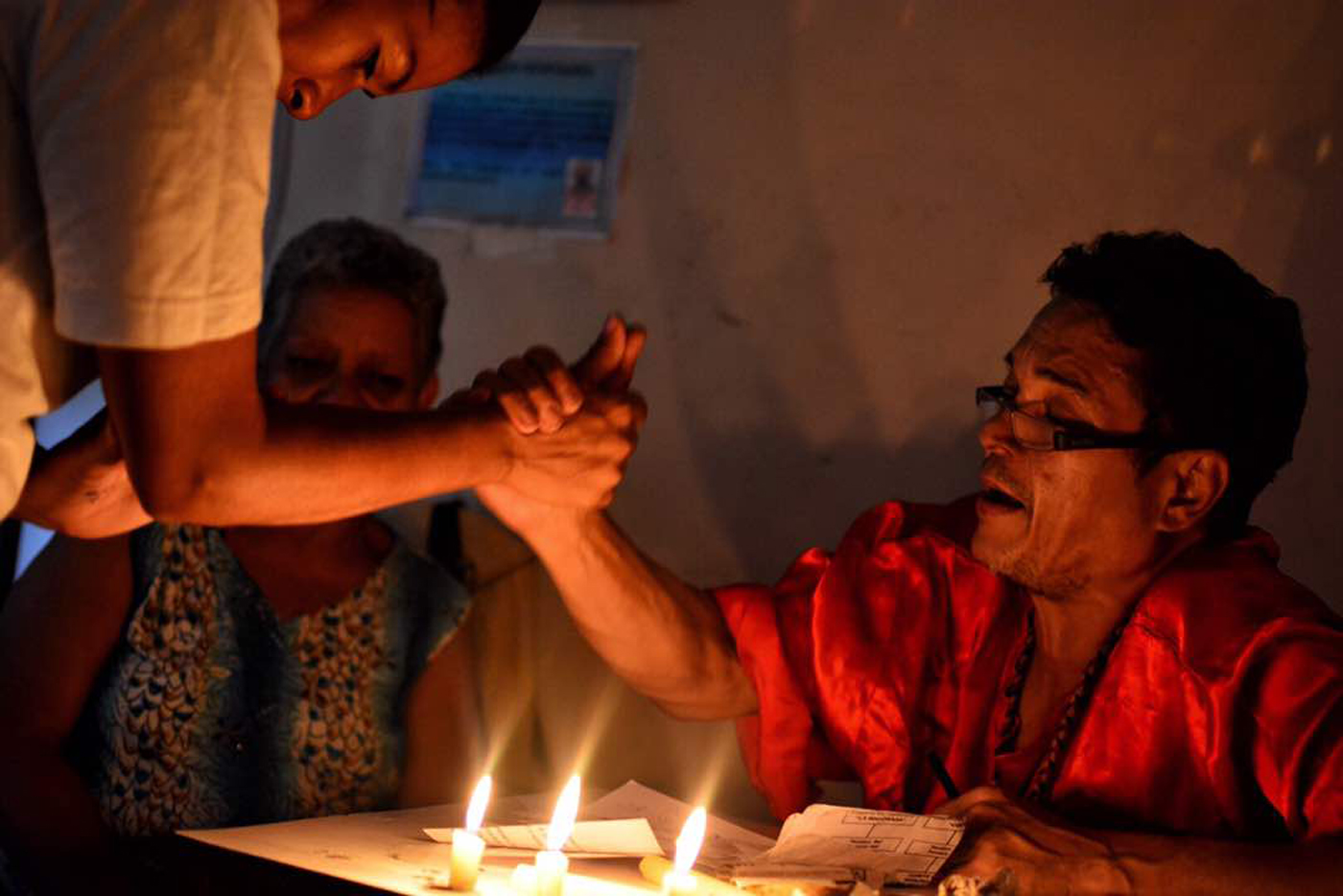 Caraqueños acuden al “Callejón de los brujos” para curar sus males ante escasez de medicinas (+fotos)