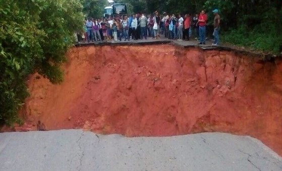 Vía hacia la Gran Sabana se encuentra incomunicada tras derrumbe