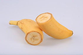 cut-banana-over-white-background-5760x3840_19676