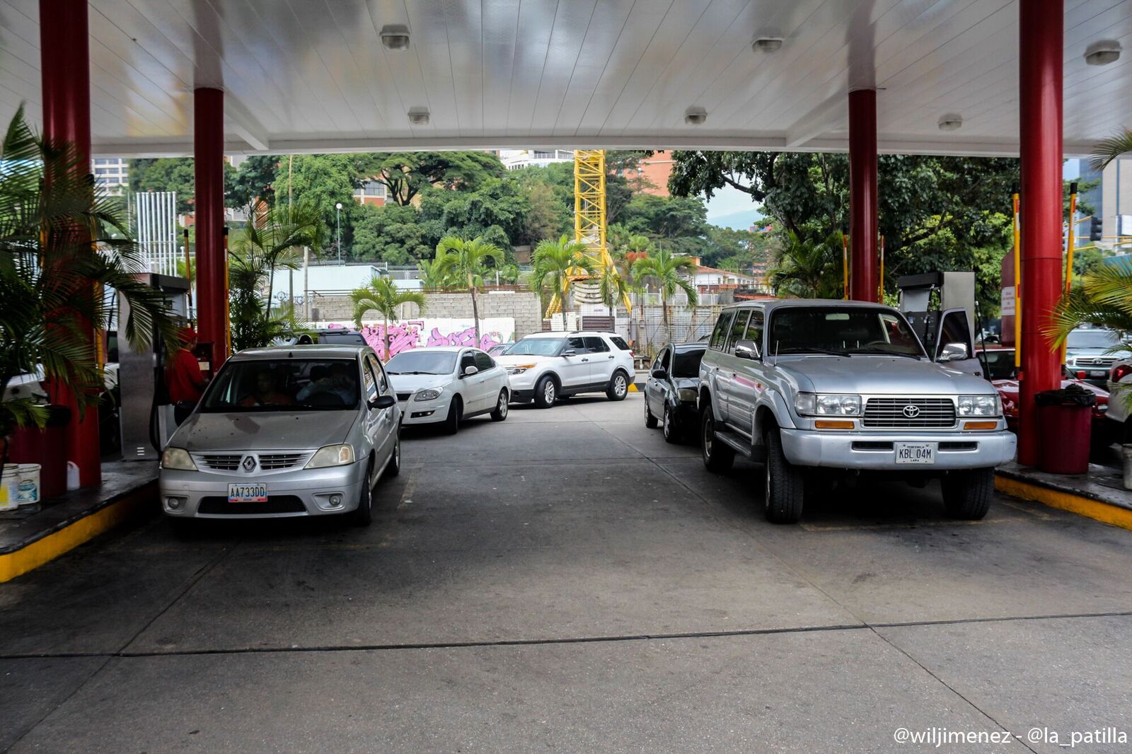 La kilométrica cola en Las Mercedes por gasolina #23Mar (VIDEO)