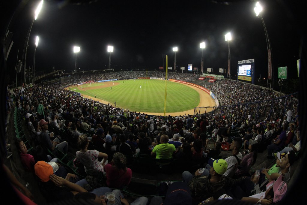 VIRAL: Al grito de ¡Guaidó, Guaidó, Guaidó! retumbó el Estadio Universitario de Caracas (VIDEO)