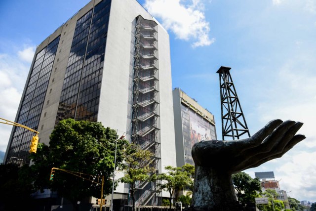 La sede de Pdvsa en Caracas (AFP PHOTO / Federico PARRA)